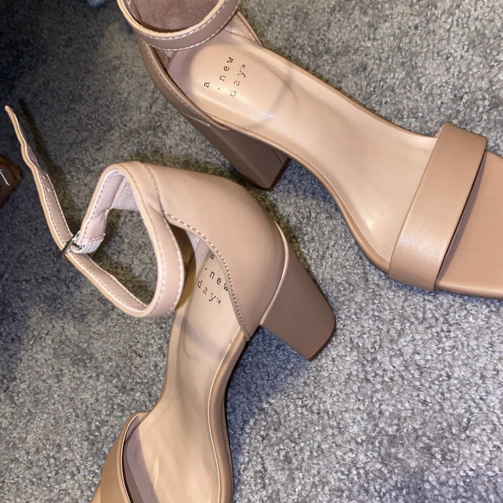 Nude wedges